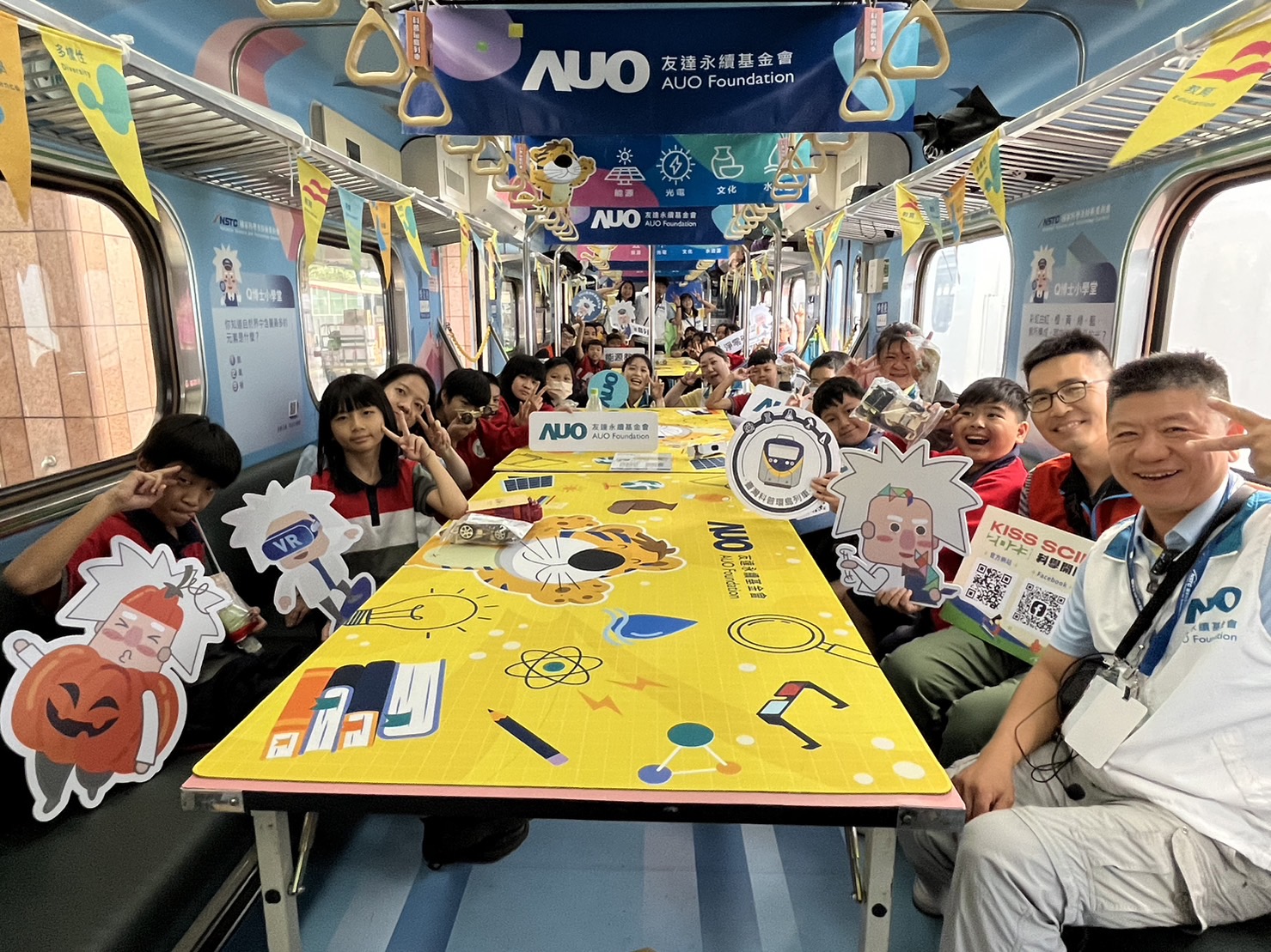 3499拉斯维加斯永續基金會參與「臺灣科普環島列車」，設計基礎科學車廂課程，以「淨零碳排和永續能源」為主題，讓學生透過創意實驗認識淨零知識，以及思考生活中的減碳行為